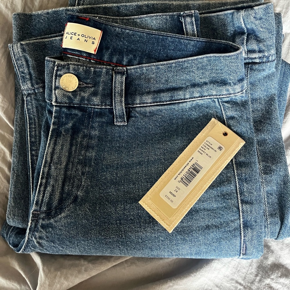 Alice + Olivia low-rise wide-leg jeans. Size 24. Avery Blue.